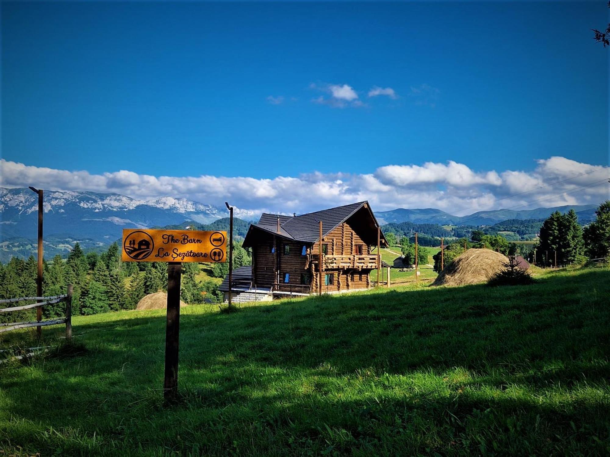 la Villa The Barn Şirnea Esterno foto