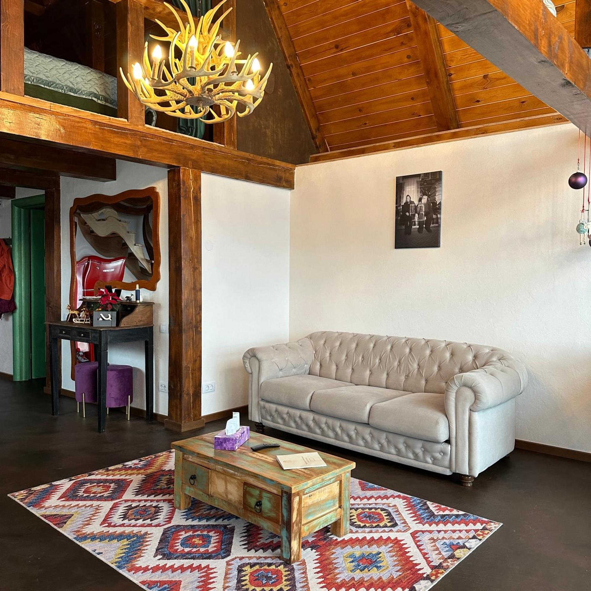 la Villa The Barn Şirnea Esterno foto
