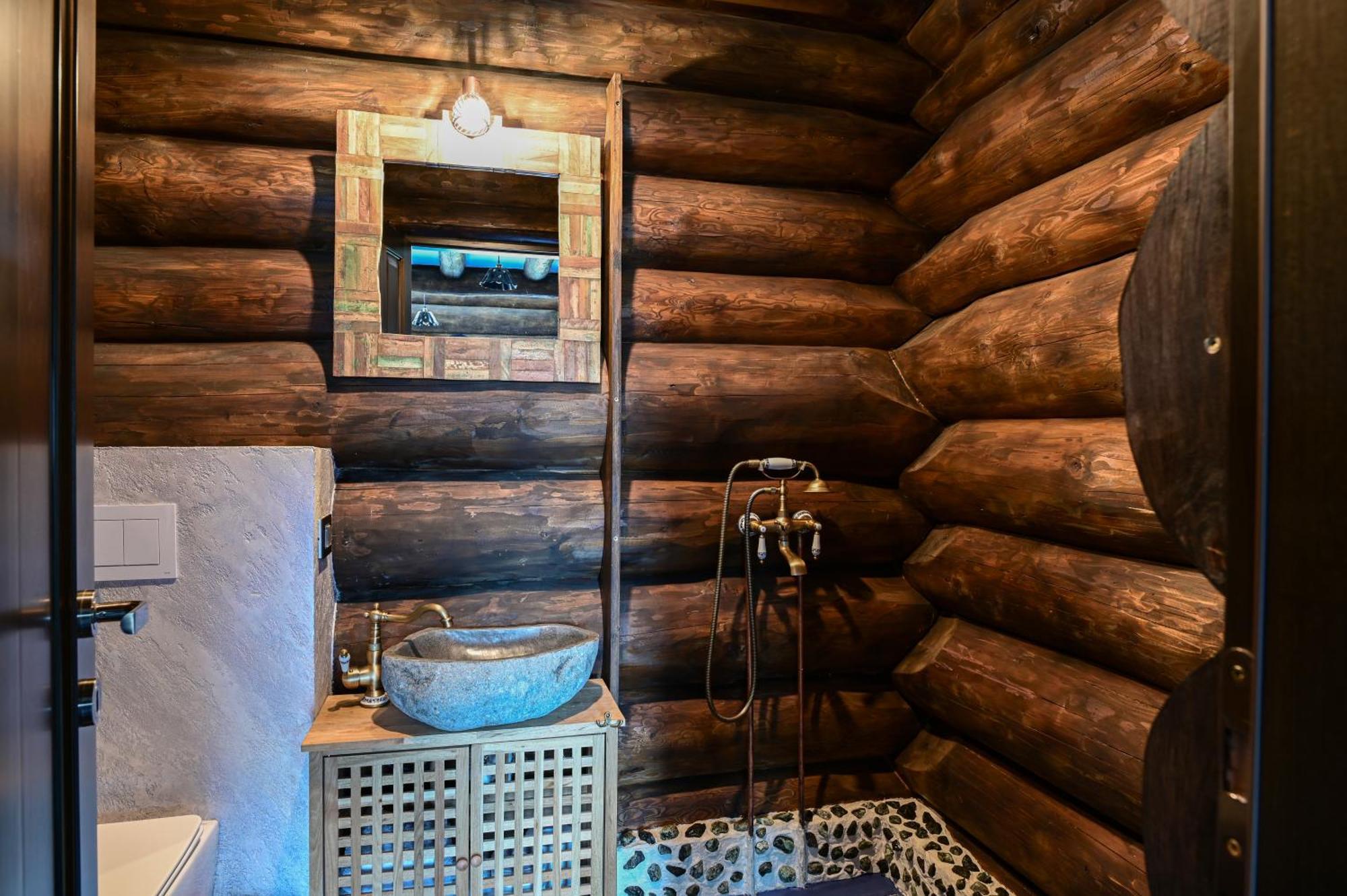 la Villa The Barn Şirnea Esterno foto