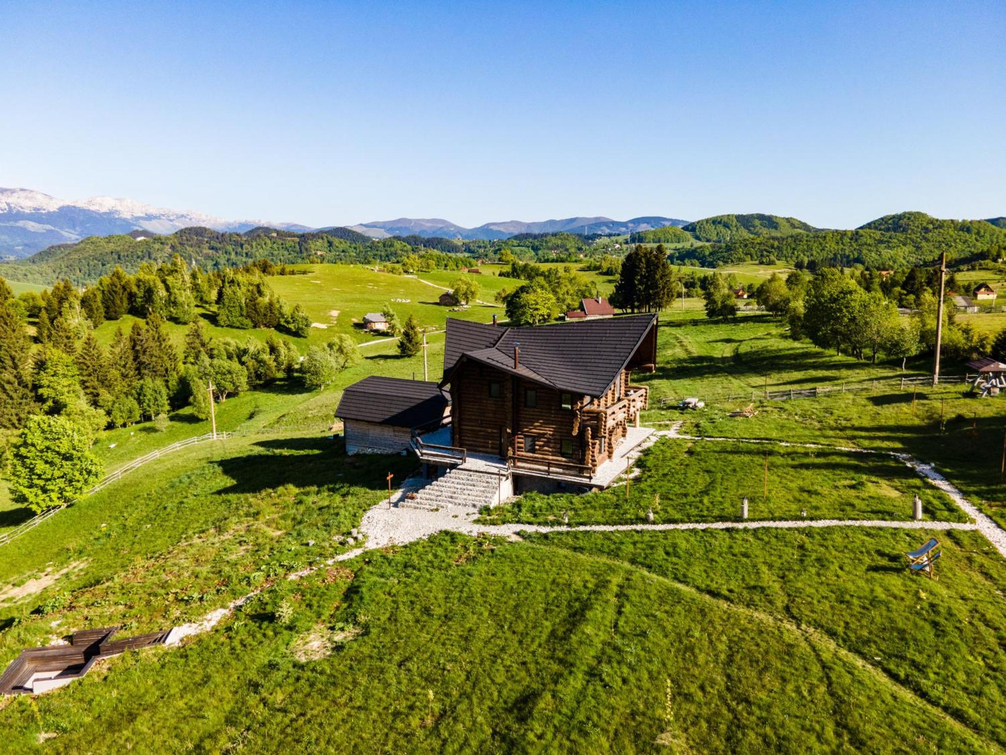 la Villa The Barn Şirnea Esterno foto
