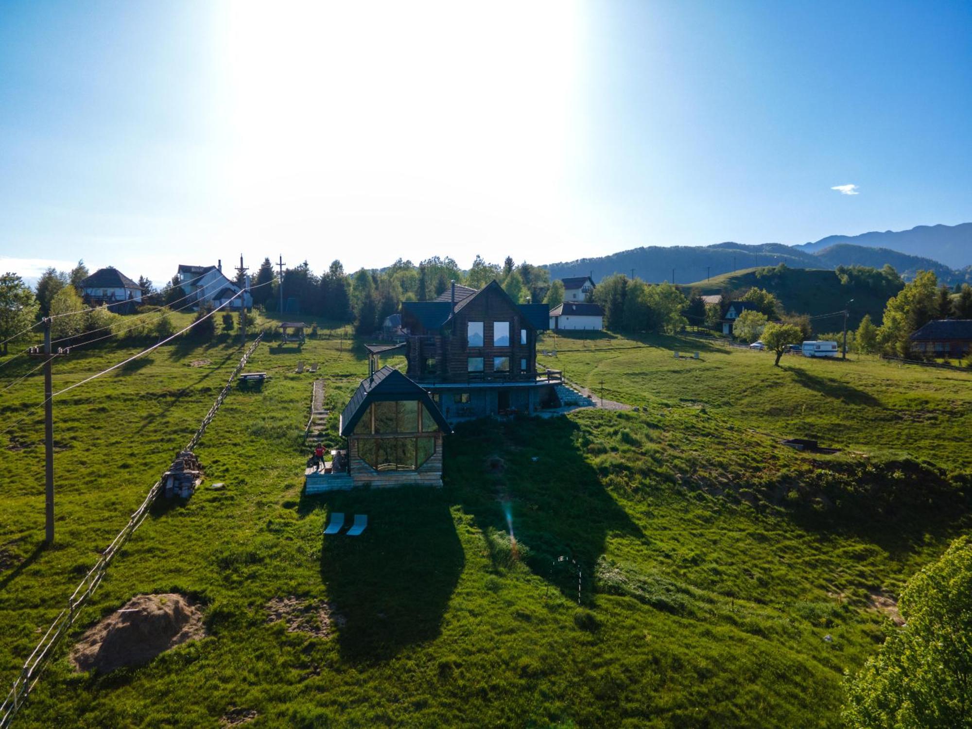 la Villa The Barn Şirnea Esterno foto